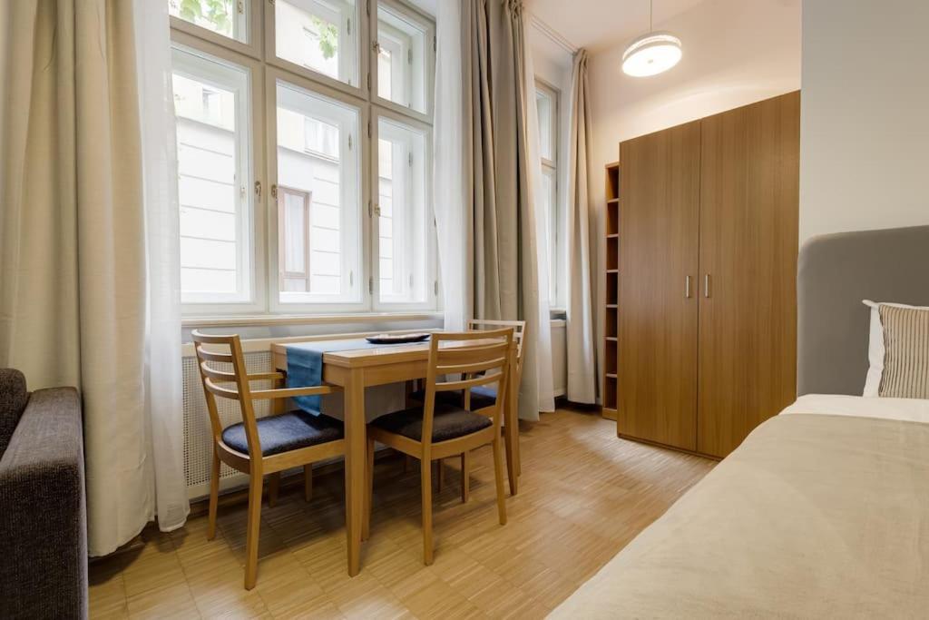 Deluxe Suite In Prime Location Прага Экстерьер фото