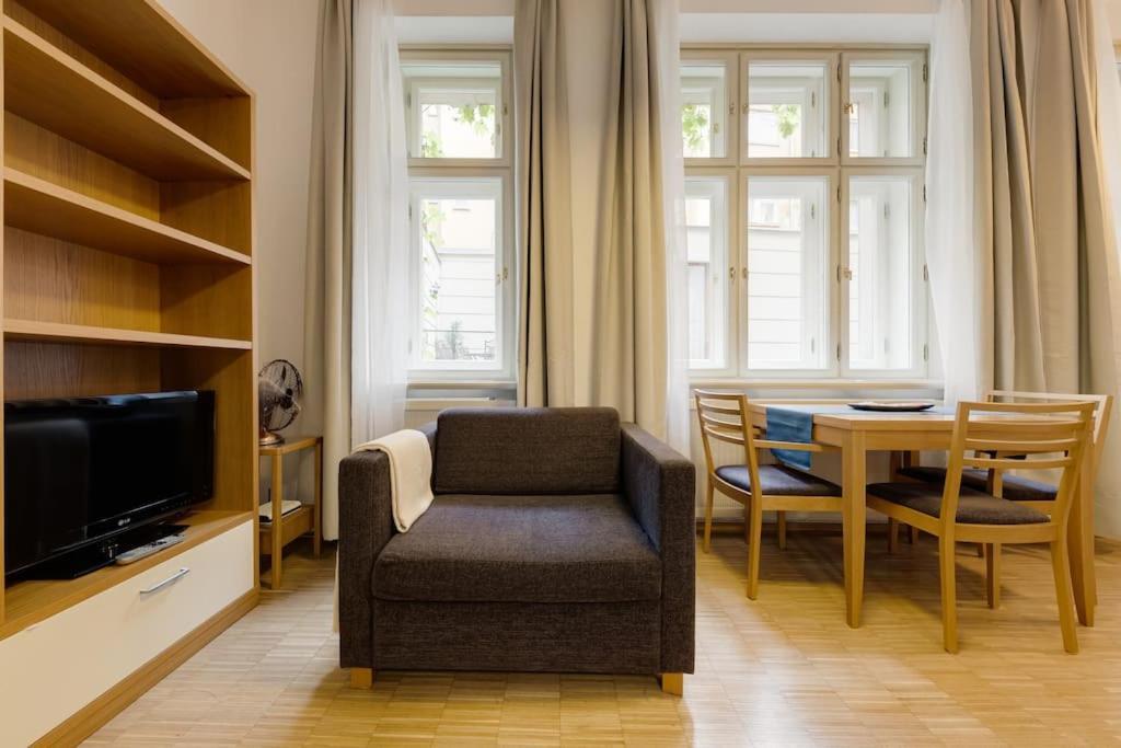 Deluxe Suite In Prime Location Прага Экстерьер фото