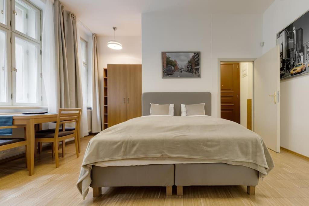Deluxe Suite In Prime Location Прага Экстерьер фото