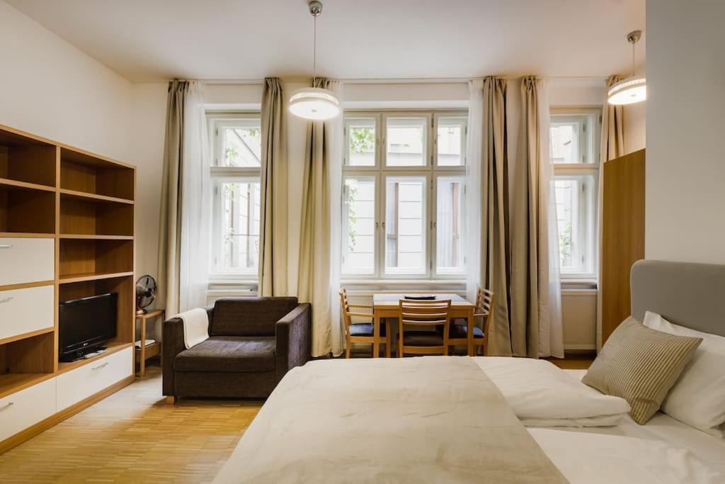 Deluxe Suite In Prime Location Прага Экстерьер фото